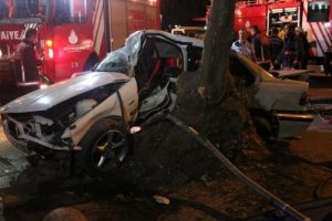 İstanbul'da trafik kazası: 1 &ouml;l&uuml;, 1 yaralı