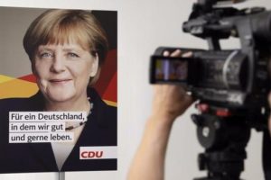 Merkel, Erdoğan ve Trump'ı taklit etti!