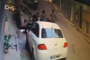 Bursa'da 3 hırsız &ccedil;aldıkları motosiklete binip ka&ccedil;tı