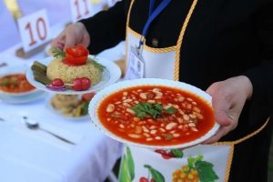 Lokantalarda porsiyonlar k&uuml;&ccedil;&uuml;lecek, yemek ucuzlayacak