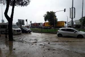 &Ccedil;anakkale'de şiddetli yağış