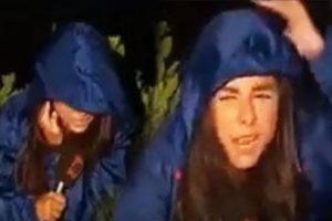 Dolu ve yağmurda canlı yayın yapan muhabir zor anlar yaşadı
