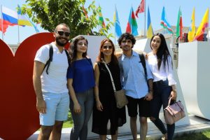 İA&Uuml;'l&uuml; hukuk &ouml;ğrencileri Atina'da eğitim kampında