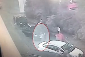Kendine engelli s&uuml;s&uuml; veren hırsız kamerada