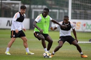 Galatasaray'ın kamp kadrosu a&ccedil;ıklandı