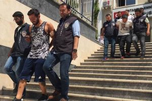 Yıllık izindeki polisin dikkati hırsızları b&ouml;yle yakalattı