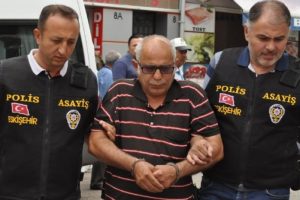 Sokakta idrar yapma kavgasında kan aktı!