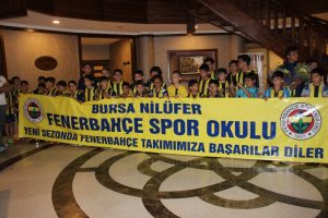 Bursa'da futbol eğitimi alan 6 &ouml;ğrenci Fenerbah&ccedil;e Akademisi'ne se&ccedil;ildi