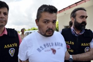 54 yıl hapis cezası bulunan h&uuml;k&uuml;ml&uuml; yakalandı