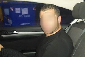 G&ouml;&ccedil;men ka&ccedil;ak&ccedil;ıları &ccedil;atıştı: 1 &ouml;l&uuml;, 1 yaralı