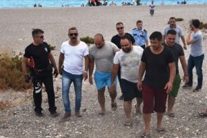 Torpille balık avladılar, diye polise &ccedil;ıkıştılar