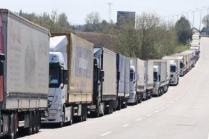Kapıkule'de 14 kilometrelik TIR kuyruğu oluştu