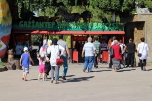 Avrupa'nın en b&uuml;y&uuml;k 3. hayvanat bah&ccedil;esine ziyaret&ccedil;i akını