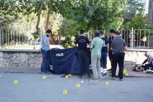 Koca dehşeti: Karısını ve kızını kurşun yağmuruna tuttu