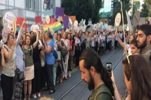 "Kıyafetime karışma" eylemi