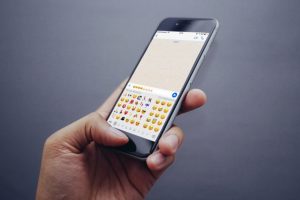 Yolda y&uuml;r&uuml;rken telefonla mesajlaşmak yasaklandı