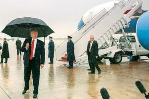 Beyaz Saray toz duman oldu! Trump onu da g&ouml;revden aldı