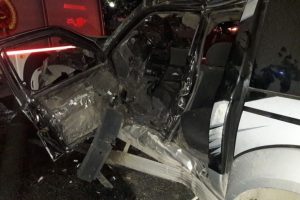 Kamyon ile pikap &ccedil;arpıştı: 1 ağır, 4 yaralı