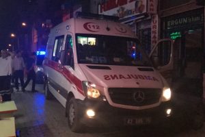 18 yaşındaki gen&ccedil; sokak ortasında bı&ccedil;aklandı