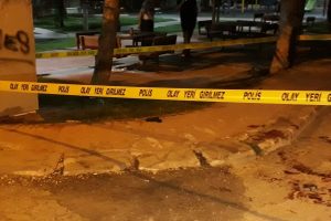 Gece yarısı silahlı &ccedil;atışma: 5 yaralı