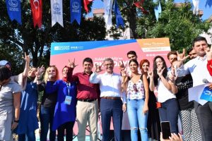 &Uuml;nl&uuml; oyuncular kelebek hastalığına dikkat &ccedil;ekti