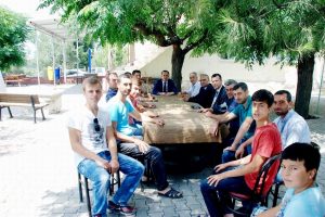 Bursa Mudanya Kaymakamı S&ouml;zer, vatandaşların sorunlarını dinliyor
