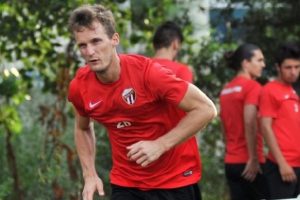 İneg&ouml;lspor, Uğur Parlak'la imzaladı