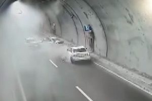 T&uuml;nelde zincirleme kaza: 1 &ouml;l&uuml;, 5 yaralı