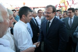 Başbakan Yardımcısı &Ccedil;avuşoğlu, Bursa'da &Uuml;r&uuml;n Toplama Merkezi'ni hizmete a&ccedil;tı