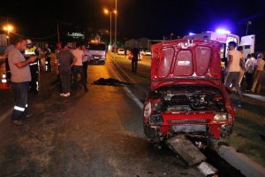 Alkoll&uuml; s&uuml;r&uuml;c&uuml; yoldan &ccedil;ıkıp takla attı: 1 &ouml;l&uuml; 1 yaralı
