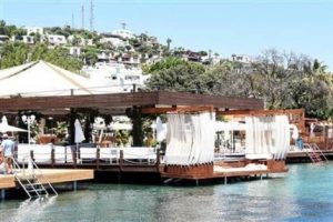 Bodrum'daki kanlı gecenin &ccedil;ifte tabancalı saldırganı aranıyor
