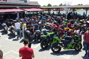 Motosiklet tutkunları Bursa Karacabey'de buluştu