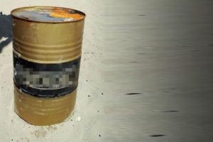 Karadeniz'de i&ccedil;i sıvı dolu gizemli variller