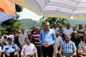 Ak Partili Başkandan ilgin&ccedil; s&ouml;zler: Fırıldaklığımla &uuml;&ccedil;kağıt&ccedil;ılığımla...