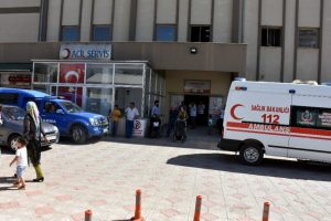 Otomobil u&ccedil;uruma yuvarlandı: 4 yaralı