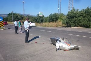 Bursa'da TIR'ı solladı, motosiklete &ccedil;arptı