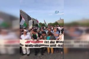Berlin'de Filistinliler i&ccedil;in destek g&ouml;sterisi