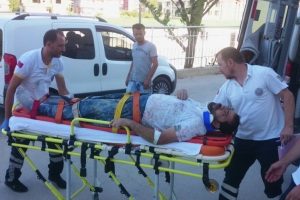 Bursa'da kırılan balkon duvarından zemine &ccedil;akıldı!