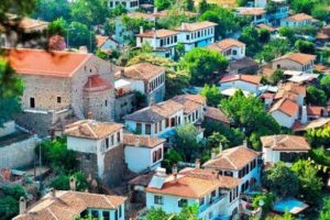 &Uuml;nl&uuml; turistik k&ouml;yde yıkım şoku!