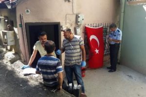 Bursa'da evde arkadaşı uyuşturucudan &ouml;l&uuml;nce 112'yi arayıp ka&ccedil;tı