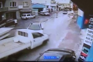 Bursa'da, &ccedil;alıntı kaydı bulunan ara&ccedil;la kaza yaptılar