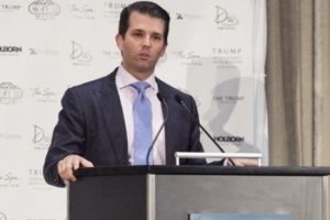 "Rusya a&ccedil;ıklamasını oğluna Trump dikte ettirdi"