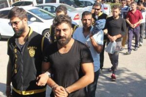 Dolandırıcı ile yaşlı kadının telefon diyaloğu polisi bile g&uuml;ld&uuml;rd&uuml;