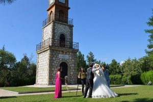 Asırlık saat kulesi d&uuml;ğ&uuml;n fotoğraflarına mekan oldu
