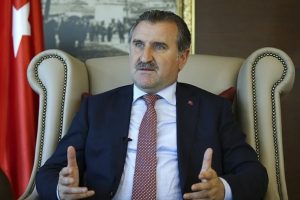 Bakan Osman Aşkın Bak, Milli G&uuml;reş&ccedil;i İbrahim &Ccedil;ift&ccedil;i'yi tebrik etti