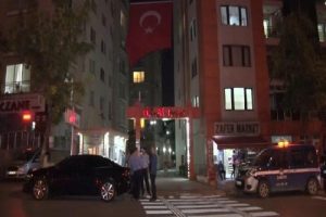 Şehit binbaşının ağabeyinin evine ateş d&uuml;şt&uuml;
