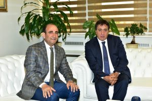 Başkan Edebali Bursa Valisi K&uuml;&ccedil;&uuml;k'e kentsel d&ouml;n&uuml;ş&uuml;m&uuml; anlattı