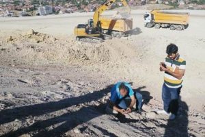 &Uuml;niversiteye yol yapılırken bulundu!