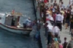 Kadık&ouml;y'de denize d&uuml;şen kadını vatandaşlar kurtardı