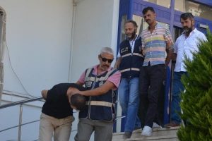 Bursa'da ka&ccedil;ırıp, 2 bin lirası ve cep telefonunu gasp ettiler